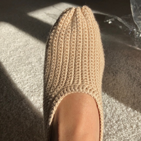 handmade crochet beige socks / slippers - Picture 3 of 3